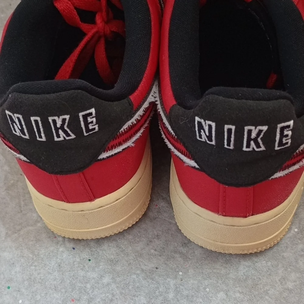 Nike AIR‎ Red and Black Women's Lace-Up Athletic Sneakers